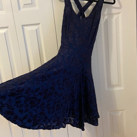 SUSAN ROSELLI for VIJACK  Embossed Velvet Cocktail Dress - Picture 10 of 14